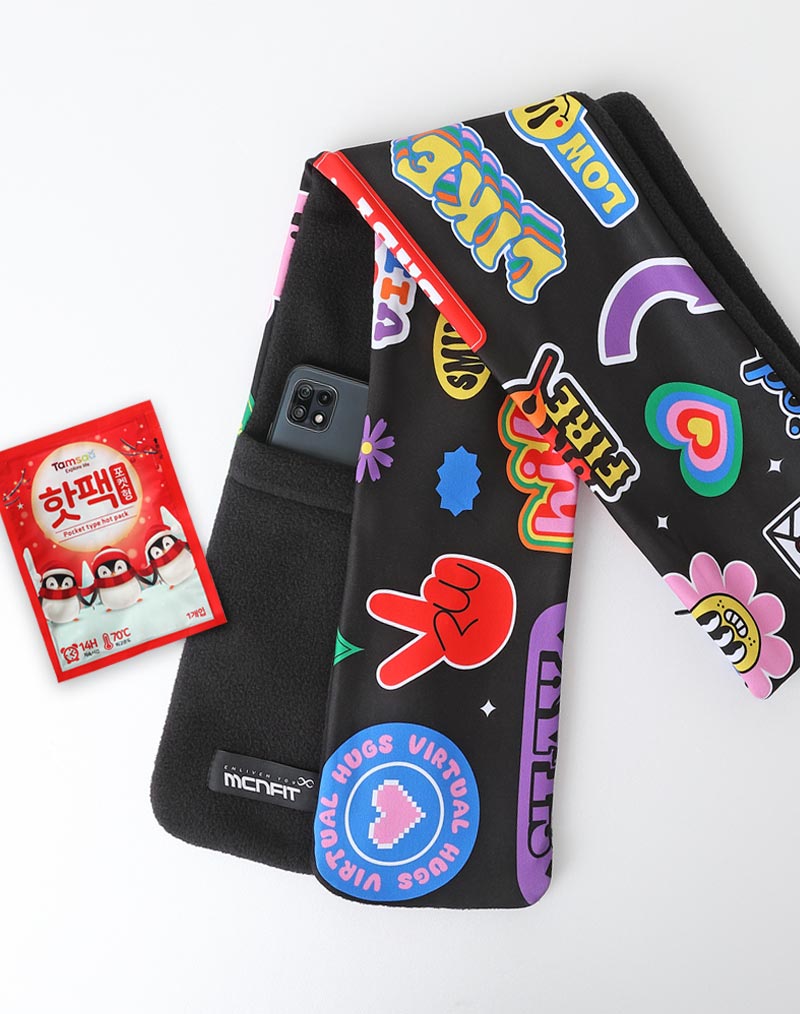 (MFMF-ART STICKER) 아트 스티커 포켓 방한 플리스 머플러 플리츠머플러 머플러 넥워머 니트넥워머 목도리 플리츠목도리 겨울넥워머 겨울머플러 겨울목도리 방한목도리 방한넥워머